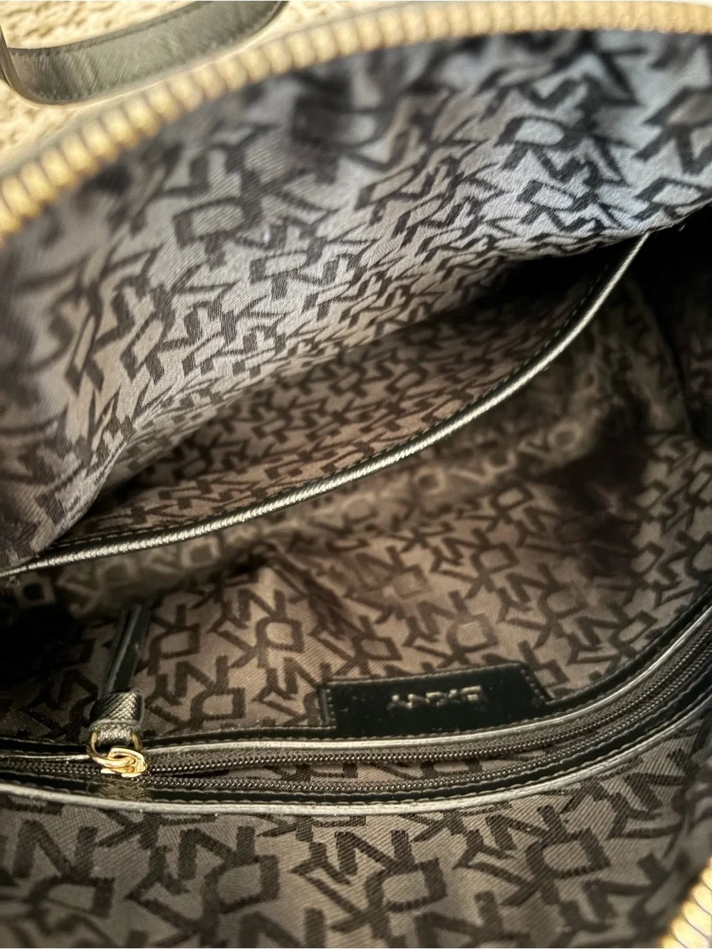 DKNY Black & White Logo Crossbody Shoulder Bag - Picture 4 of 6